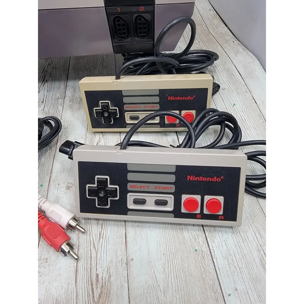 Original Nintendo NES System Console 2 Controllers Hook Ups & AV 3 Free Games